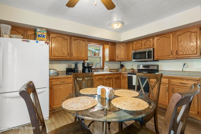 7214 Blazier Ct, Louisville, KY 40228