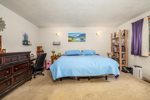 1860 Cottonwood Drive, Central Point, OR 97502