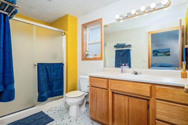 1860 Cottonwood Drive, Central Point, OR 97502