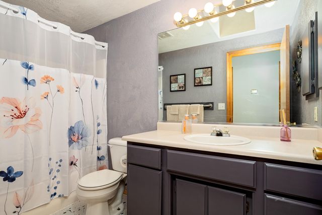 1860 Cottonwood Drive, Central Point, OR 97502