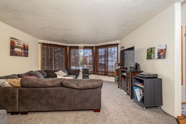 1860 Cottonwood Drive, Central Point, OR 97502