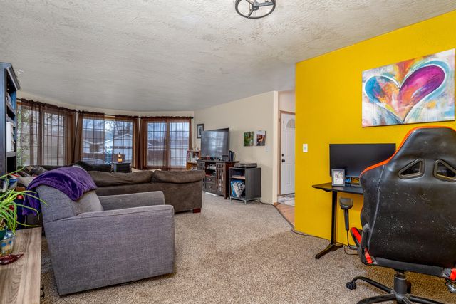 1860 Cottonwood Drive, Central Point, OR 97502