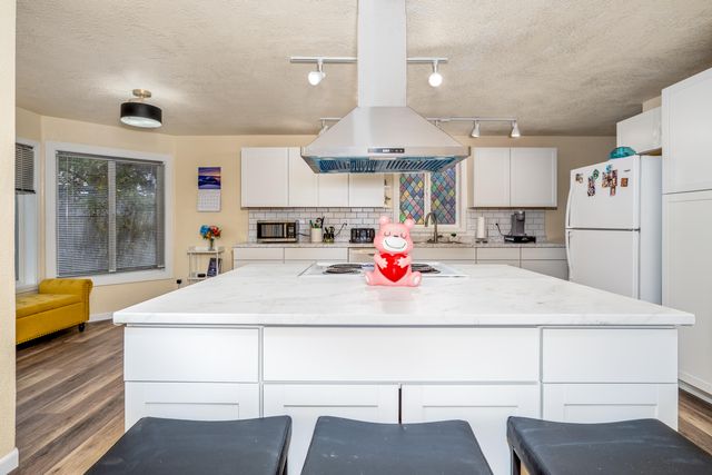 1860 Cottonwood Drive, Central Point, OR 97502