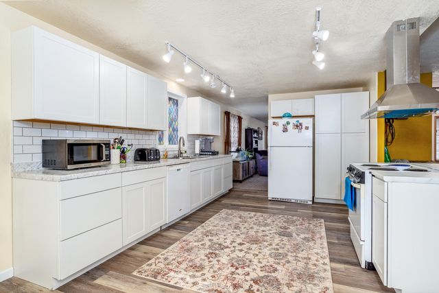 1860 Cottonwood Drive, Central Point, OR 97502