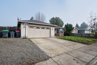 1860 Cottonwood Drive, Central Point, OR 97502