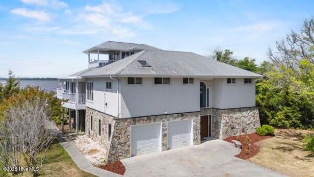 8720 Shipwatch Drive, Wilmington, NC 28412