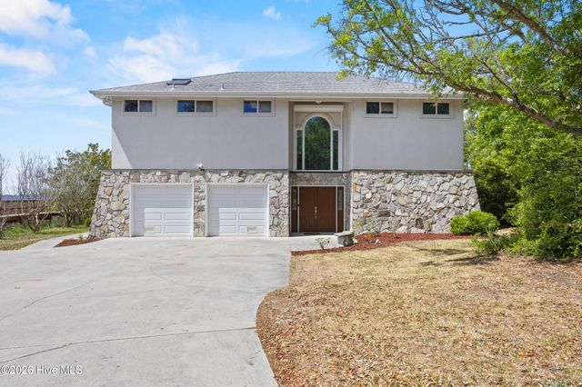 8720 Shipwatch Drive, Wilmington, NC 28412