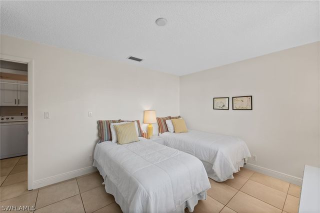 87 Glades BLVD 1633, Naples, FL 34112