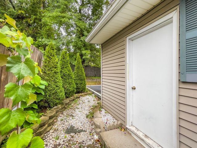 28 Wells Ave, Chicopee, MA 01020