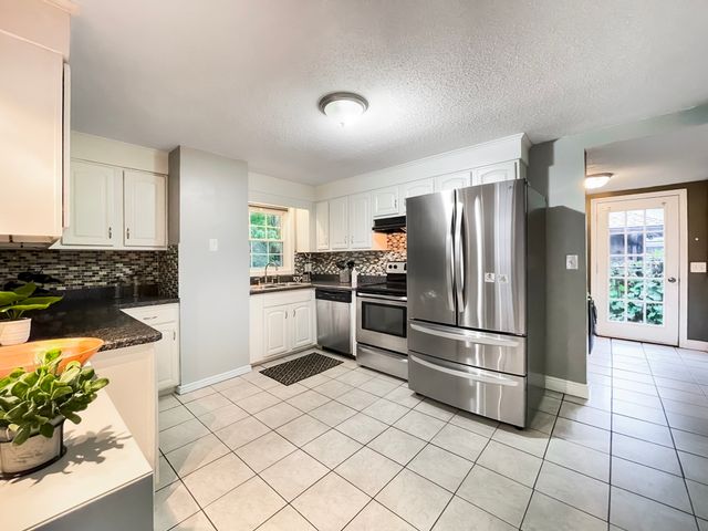 28 Wells Ave, Chicopee, MA 01020