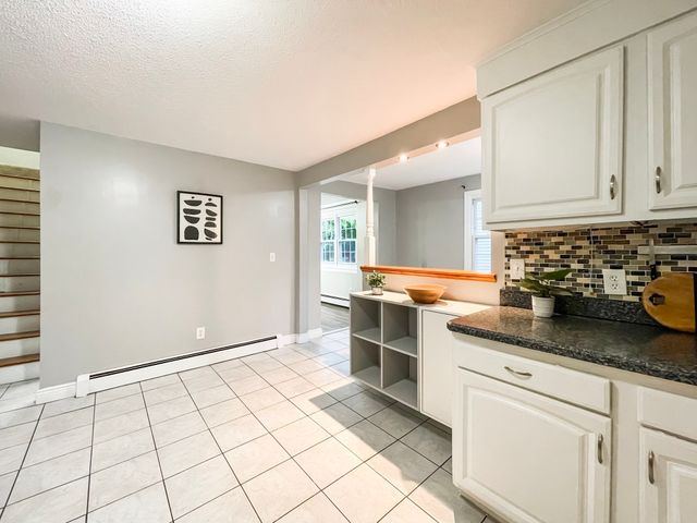 28 Wells Ave, Chicopee, MA 01020