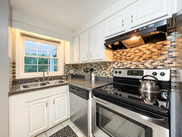 28 Wells Ave, Chicopee, MA 01020