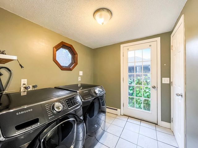 28 Wells Ave, Chicopee, MA 01020