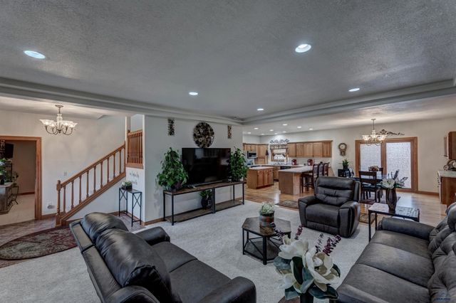 840 KINGSWOOD DR, Rapid City, SD 57702