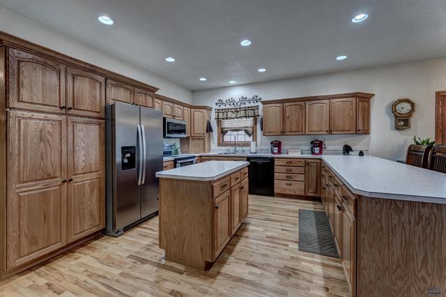 840 KINGSWOOD DR, Rapid City, SD 57702