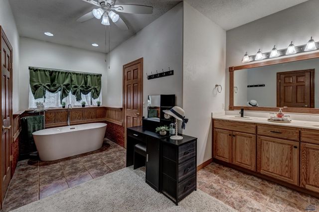 840 KINGSWOOD DR, Rapid City, SD 57702