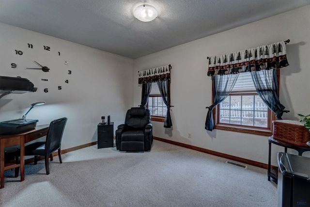 840 KINGSWOOD DR, Rapid City, SD 57702