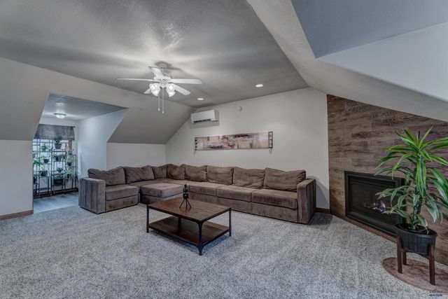 840 KINGSWOOD DR, Rapid City, SD 57702