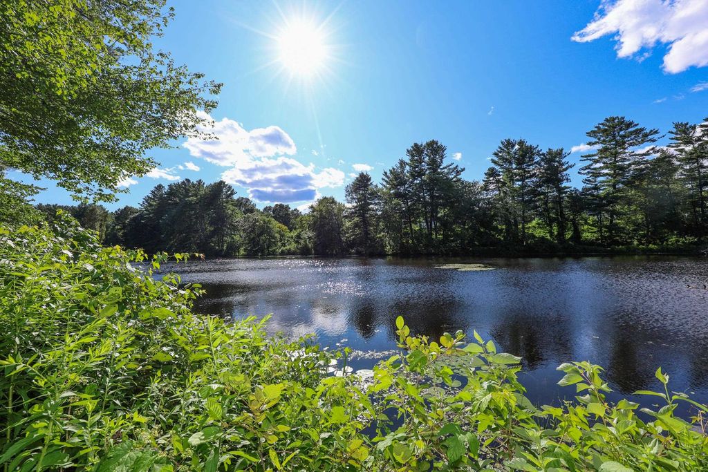 53 Winding Pond Road, Londonderry, NH 03053