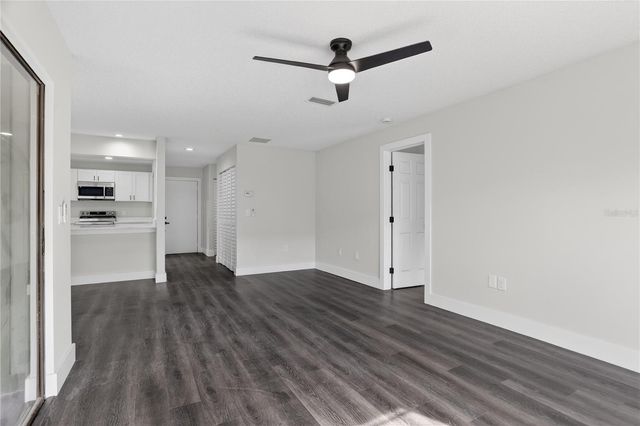 5014 BARRINGTON CIRCLE 2102, Sarasota, FL 34234