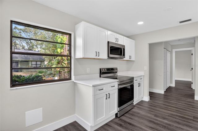 5014 BARRINGTON CIRCLE 2102, Sarasota, FL 34234