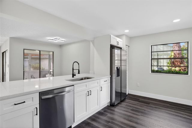 5014 BARRINGTON CIRCLE 2102, Sarasota, FL 34234