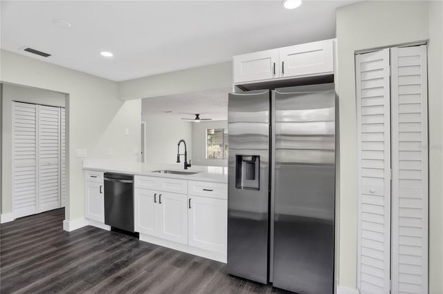 5014 BARRINGTON CIRCLE 2102, Sarasota, FL 34234