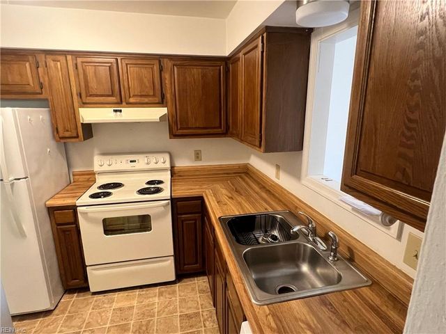 2605 Meadows LNDG, Chesapeake, VA 23321
