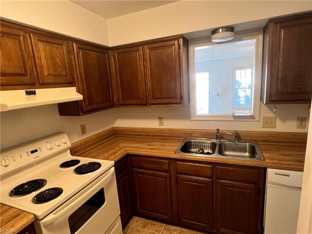 2605 Meadows LNDG, Chesapeake, VA 23321
