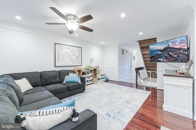 2002 GOLF COURSE DR, Reston, VA 20191