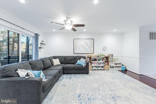 2002 GOLF COURSE DR, Reston, VA 20191