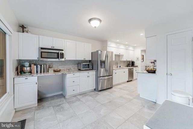 2002 GOLF COURSE DR, Reston, VA 20191