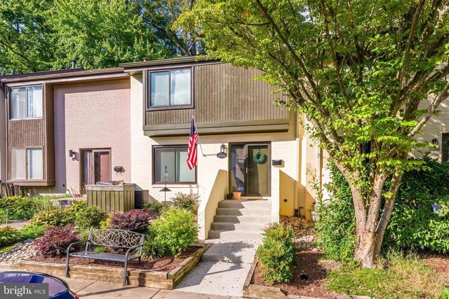 2002 GOLF COURSE DR, Reston, VA 20191