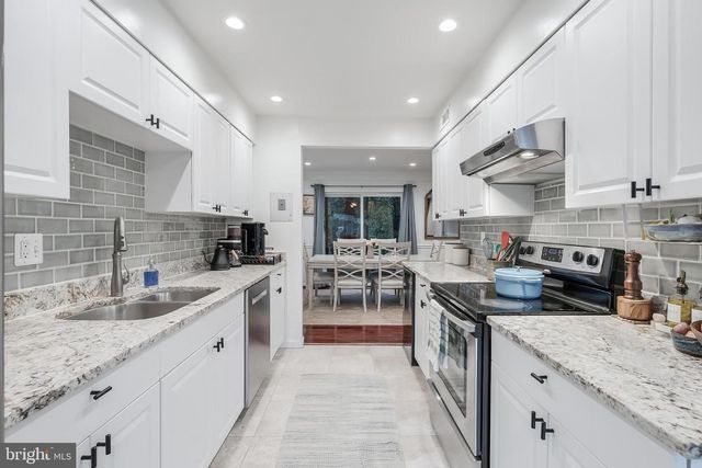 2002 GOLF COURSE DR, Reston, VA 20191