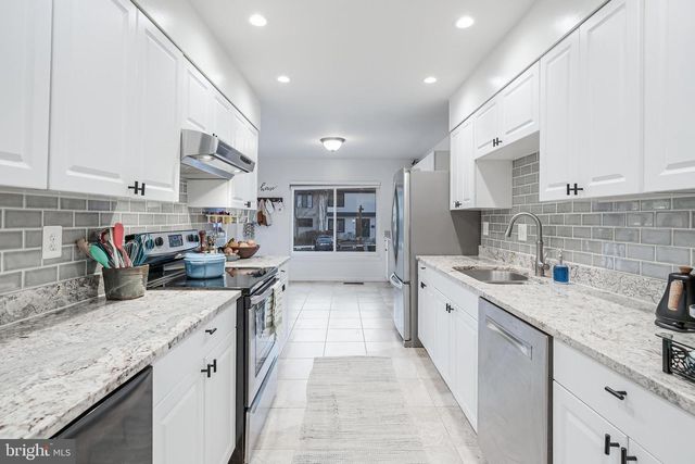 2002 GOLF COURSE DR, Reston, VA 20191