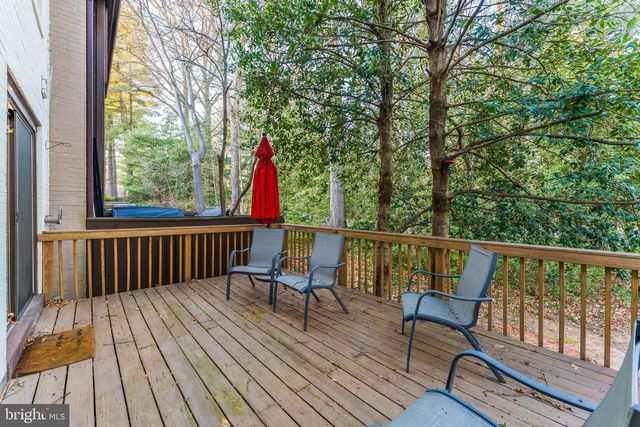 2002 GOLF COURSE DR, Reston, VA 20191