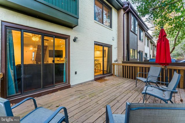 2002 GOLF COURSE DR, Reston, VA 20191