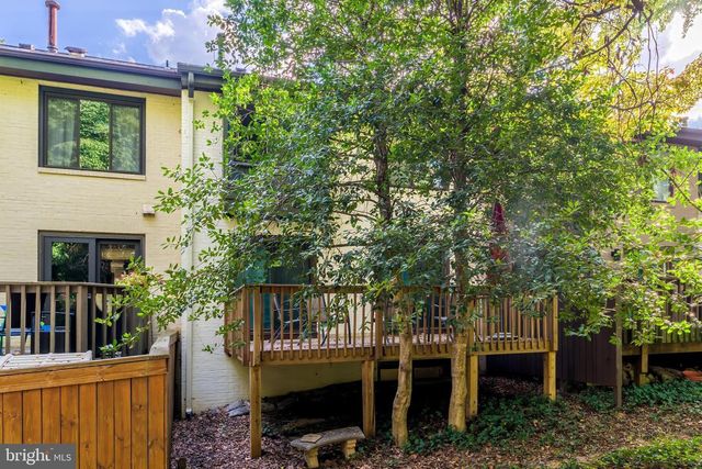 2002 GOLF COURSE DR, Reston, VA 20191