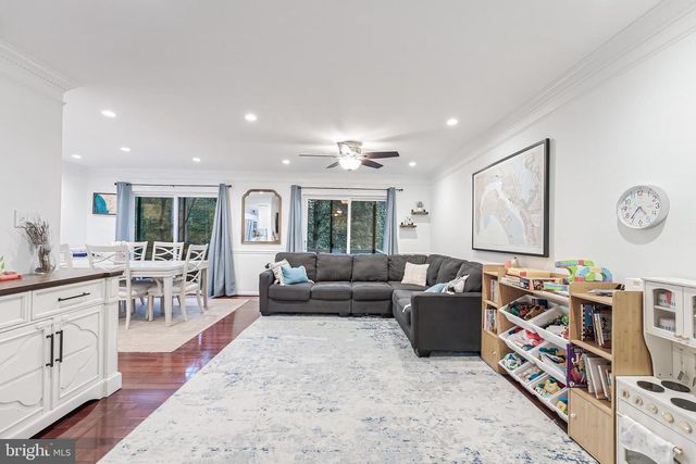 2002 GOLF COURSE DR, Reston, VA 20191