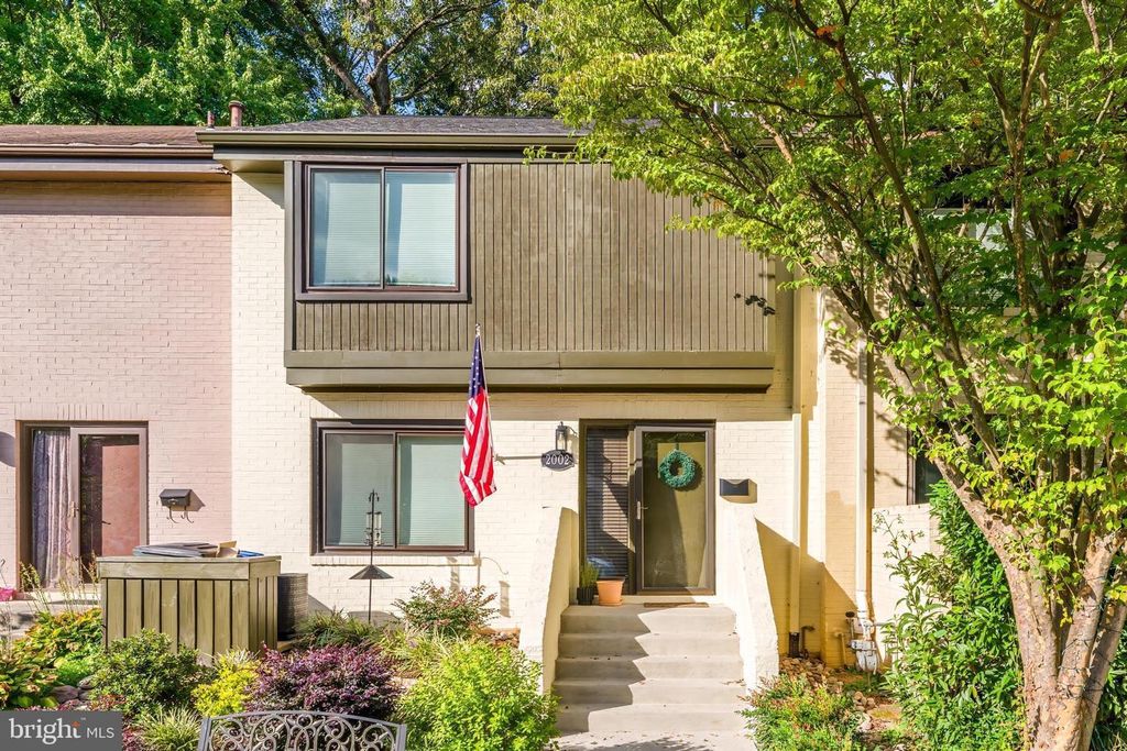 2002 GOLF COURSE DR, Reston, VA 20191