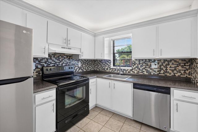 9235 SW 8th Street, Boca Raton, FL 33428