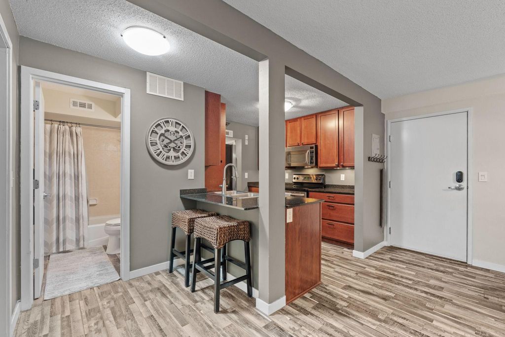 52 Groveland Terrace 108, Minneapolis, MN 55403 — photo 4