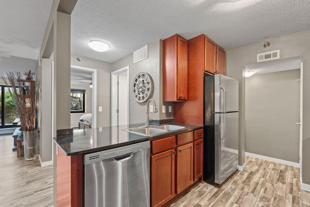 52 Groveland Terrace 108, Minneapolis, MN 55403 — photo 5
