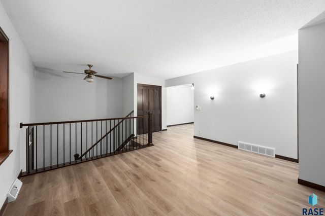 213 N Meyer Ln Lane, Sioux Falls, SD 57103