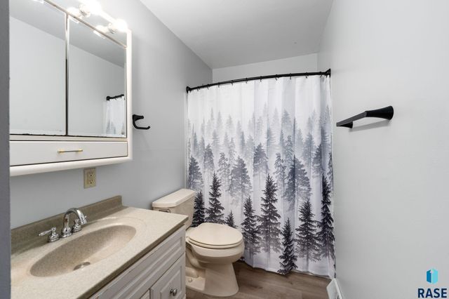 213 N Meyer Ln Lane, Sioux Falls, SD 57103