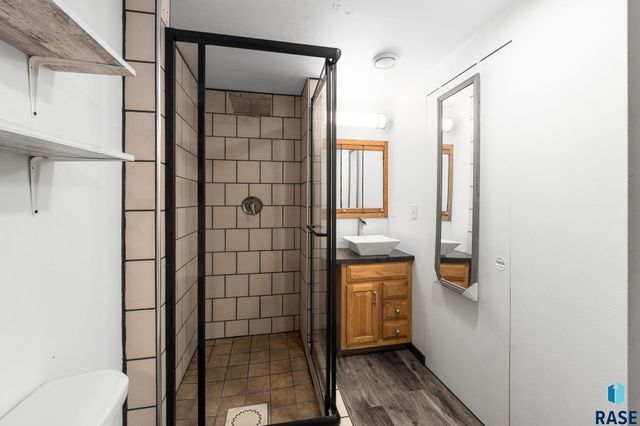 213 N Meyer Ln Lane, Sioux Falls, SD 57103