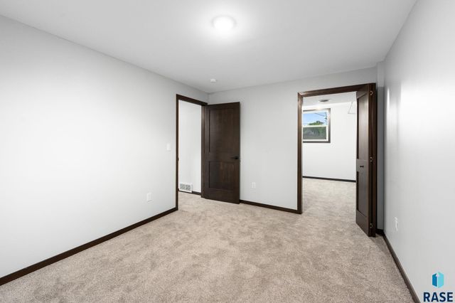 213 N Meyer Ln Lane, Sioux Falls, SD 57103