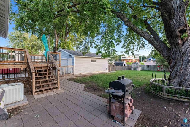 213 N Meyer Ln Lane, Sioux Falls, SD 57103