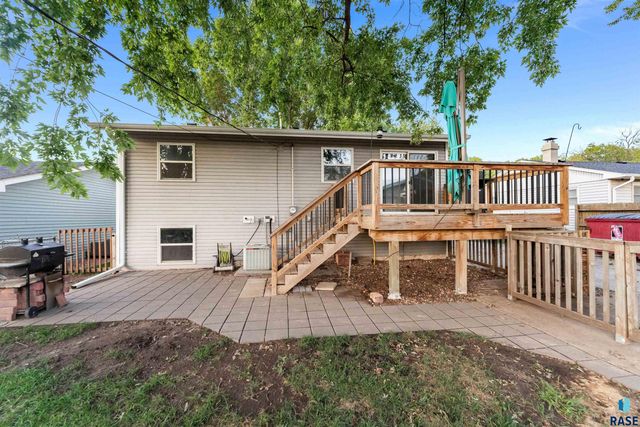213 N Meyer Ln Lane, Sioux Falls, SD 57103