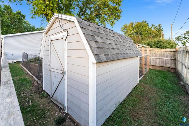 213 N Meyer Ln Lane, Sioux Falls, SD 57103
